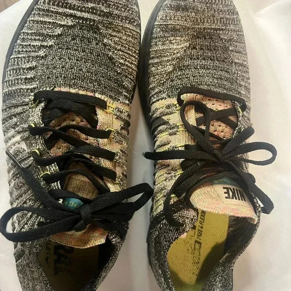 Nike men’s Free RN Flyknit running shoe size 8 - Picture 5 of 7